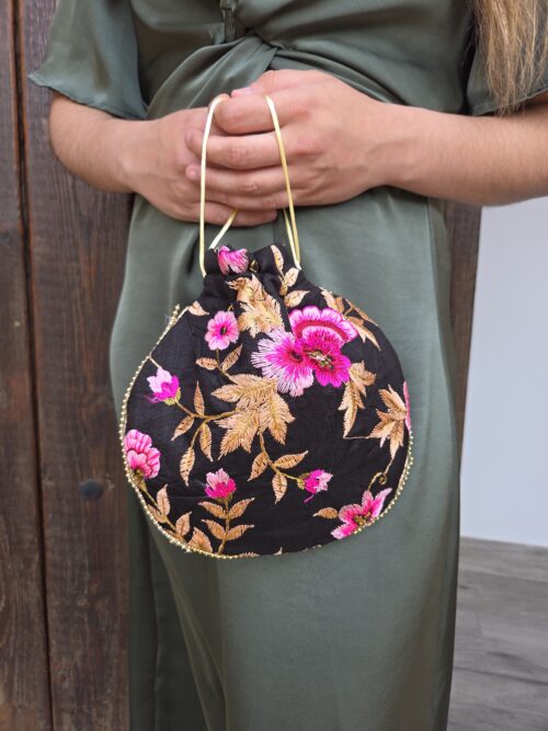 BOLSO BOMBONERA CIRCULAR FLORES NEGRO